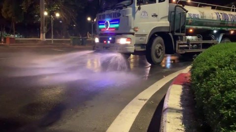 XE TƯỚI NƯỚC RỬA ĐƯỜNG