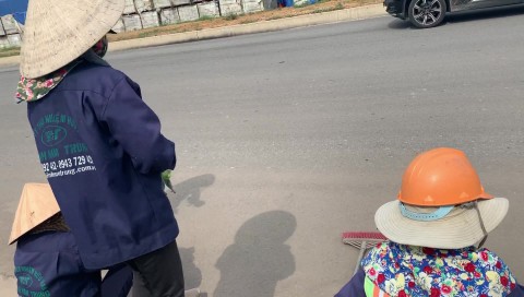 THU GOM RÁC THẢI, QUÉT DỌN, DẬP BỤI TRỤC ĐƯỜNG RA CẢNG - HÒA PHÁT