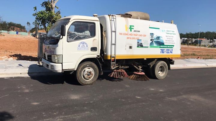 Tiếp tục thực hiện xanh hoá đô thị, giữ vững mật độ cây xanh công viên theo đúng quy hoạch từ cam kết mạnh mẽ của Chủ Đầu Tư - Công ty Cổ Phần Đầu Tư 577 và tinh thần làm việc trách nhiệm của Thịnh Nam Trung tại 02 gói thầu: Thi công công viên cây xanh và VSCN tại Dự án