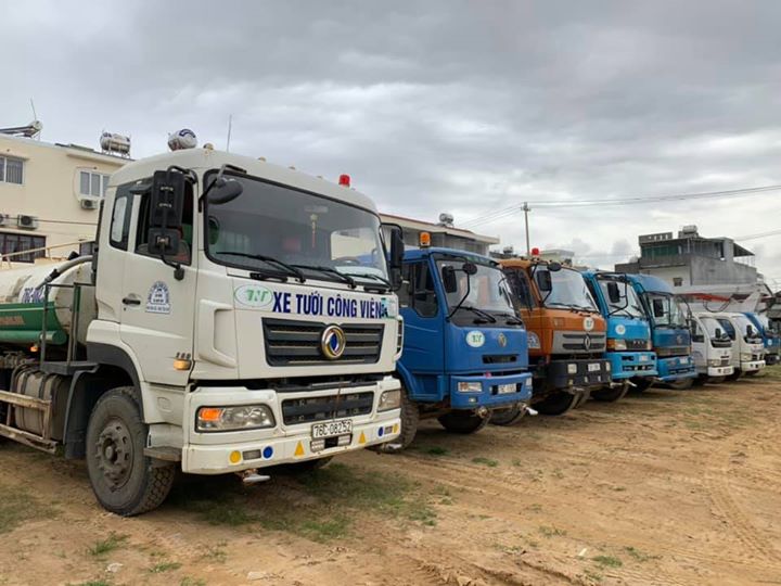 Mùa nắng nóng đã bắt đầu tăng nhiệt, sứ mệnh của Thịnh Nam Trung là mang lại màu xanh của không gian và một môi trường trong lành bằng những chuyến xe nước và triệt tiêu bụi bặm nơi công trường dưới cái nắng gay gắt của miền trung!