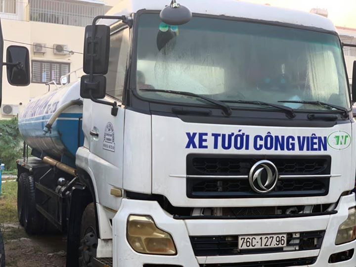 Mùa nắng nóng đã bắt đầu tăng nhiệt, sứ mệnh của Thịnh Nam Trung là mang lại màu xanh của không gian và một môi trường trong lành bằng những chuyến xe nước và triệt tiêu bụi bặm nơi công trường dưới cái nắng gay gắt của miền trung!