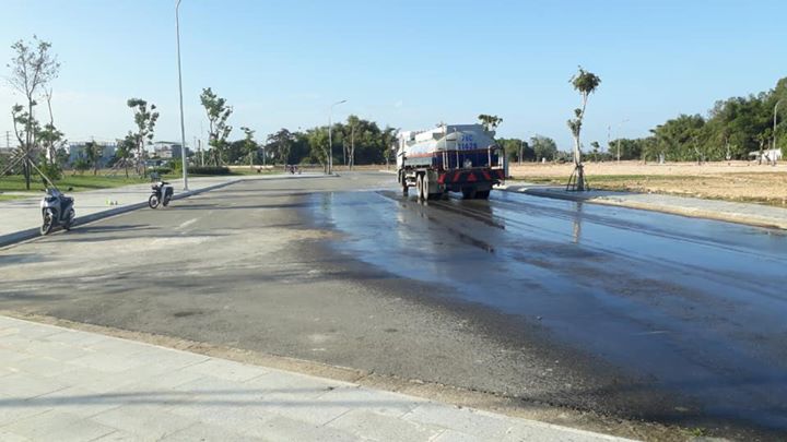 Tiếp tục thực hiện xanh hoá đô thị, giữ vững mật độ cây xanh công viên theo đúng quy hoạch từ cam kết mạnh mẽ của Chủ Đầu Tư - Công ty Cổ Phần Đầu Tư 577 và tinh thần làm việc trách nhiệm của Thịnh Nam Trung tại 02 gói thầu: Thi công công viên cây xanh và VSCN tại Dự án