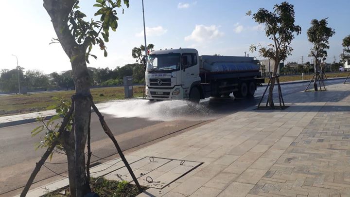 Tiếp tục thực hiện xanh hoá đô thị, giữ vững mật độ cây xanh công viên theo đúng quy hoạch từ cam kết mạnh mẽ của Chủ Đầu Tư - Công ty Cổ Phần Đầu Tư 577 và tinh thần làm việc trách nhiệm của Thịnh Nam Trung tại 02 gói thầu: Thi công công viên cây xanh và VSCN tại Dự án