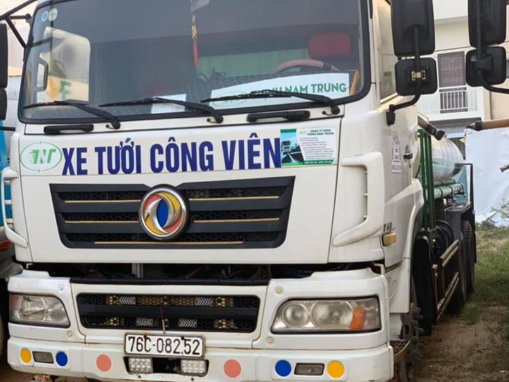 Mùa nắng nóng đã bắt đầu tăng nhiệt, sứ mệnh của Thịnh Nam Trung là mang lại màu xanh của không gian và một môi trường trong lành bằng những chuyến xe nước và triệt tiêu bụi bặm nơi công trường dưới cái nắng gay gắt của miền trung!