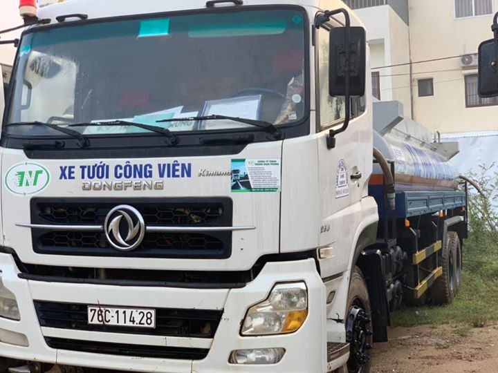 Mùa nắng nóng đã bắt đầu tăng nhiệt, sứ mệnh của Thịnh Nam Trung là mang lại màu xanh của không gian và một môi trường trong lành bằng những chuyến xe nước và triệt tiêu bụi bặm nơi công trường dưới cái nắng gay gắt của miền trung!