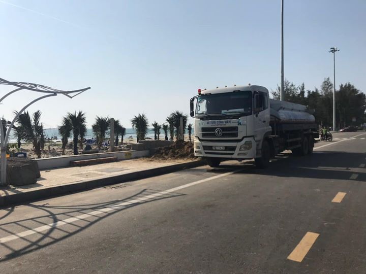 Công tác vận chuyển nước ngọt từ 15km về biển cứu hạn hán cho cảnh quan khu bãi tắm khu du lịch biển Mỹ Khê - Quảng Ngãi.