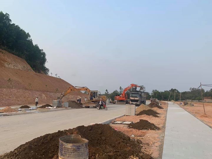 Tiếp nhận chỉ thị của Thủ Tướng Chính Phủ về việc thực hiện các biện pháp cấp bách phòng, chống dịch covid 19 tại công văn số 16/CT-TTg và chỉ đạo của Lãnh đạo Công ty Cổ Phần Đầu Tư 577 Quảng Ngãi. Ngay chiều muộn ngày 31/3/2020, Công ty TNHH Thịnh Nam Trung khẩn trương huy động toàn bộ lực lượng xe máy thiết bị và tập kết cau vua, phân bón, đất mặt, xơ dừa đầy đủ để tăng ca bằng mọi giá hoàn thành tuyến đường 6F khu biệt thự Cao Cấp Vườn Trùng và Công viên X2-04 trong đêm 31/3/2020.