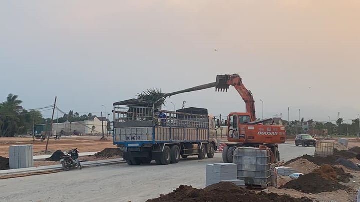 Tiếp nhận chỉ thị của Thủ Tướng Chính Phủ về việc thực hiện các biện pháp cấp bách phòng, chống dịch covid 19 tại công văn số 16/CT-TTg và chỉ đạo của Lãnh đạo Công ty Cổ Phần Đầu Tư 577 Quảng Ngãi. Ngay chiều muộn ngày 31/3/2020, Công ty TNHH Thịnh Nam Trung khẩn trương huy động toàn bộ lực lượng xe máy thiết bị và tập kết cau vua, phân bón, đất mặt, xơ dừa đầy đủ để tăng ca bằng mọi giá hoàn thành tuyến đường 6F khu biệt thự Cao Cấp Vườn Trùng và Công viên X2-04 trong đêm 31/3/2020.