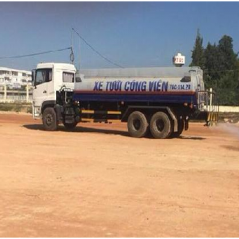 Phun sương tưới ẩm mặt bằng phục vụ san nền Doosan Vina, VSIP Quảng Ngãi.