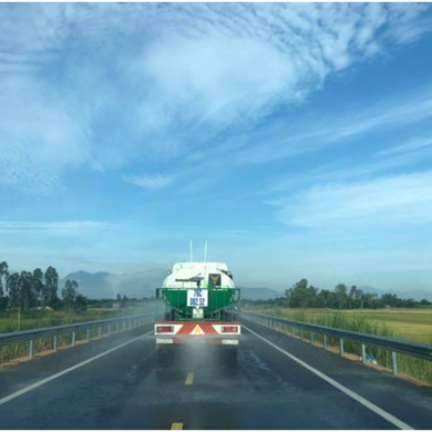 Quét, rửa đường phục vụ thông xe Cao Tốc
