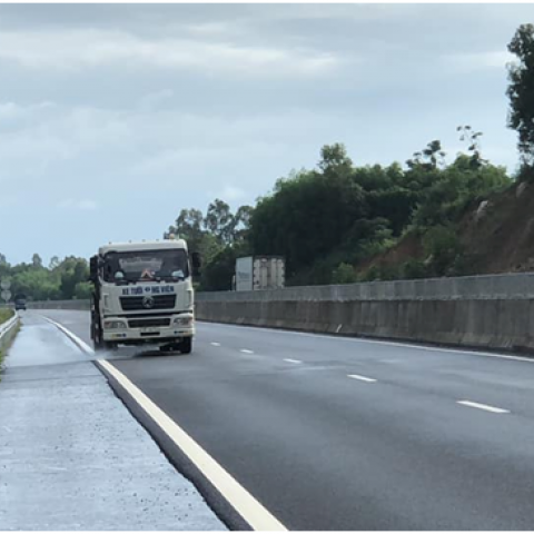 Phun rửa mặt đường, cảnh quan Cao Tốc Đà Nẵng Quảng Ngãi