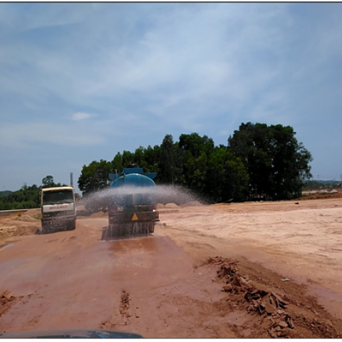 Phun sương tưới ẩm mặt bằng phục vụ san nền Doosan Vina, VSIP Quảng Ngãi.