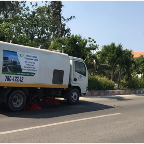 Thi công vệ sinh và cảnh quan đường Hoàng Sa TP Quảng Ngãi